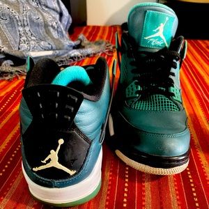 Tenis shoes! Size 10.5. Jordan